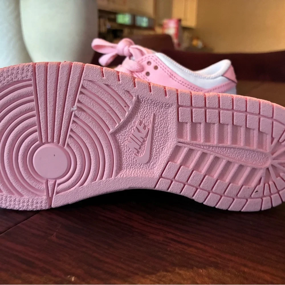 Nike Kids Low-Top Sneakers in Pink and White
